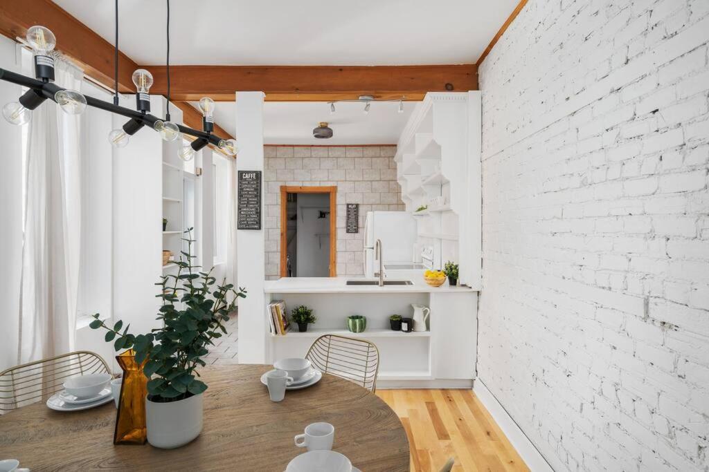 Chic Mile-End 3Br Getaway - Free Parking, Sleeps 8 Apartment Montreal Bagian luar foto