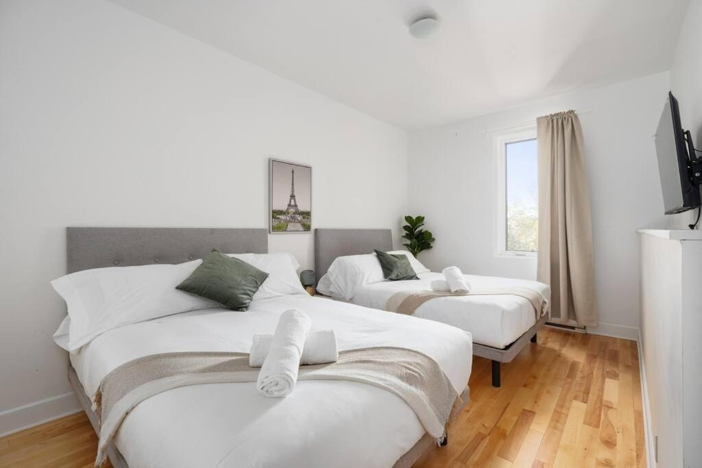 Chic Mile-End 3Br Getaway - Free Parking, Sleeps 8 Apartment Montreal Bagian luar foto