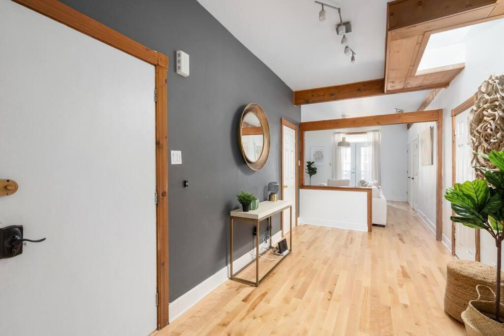 Chic Mile-End 3Br Getaway - Free Parking, Sleeps 8 Apartment Montreal Bagian luar foto