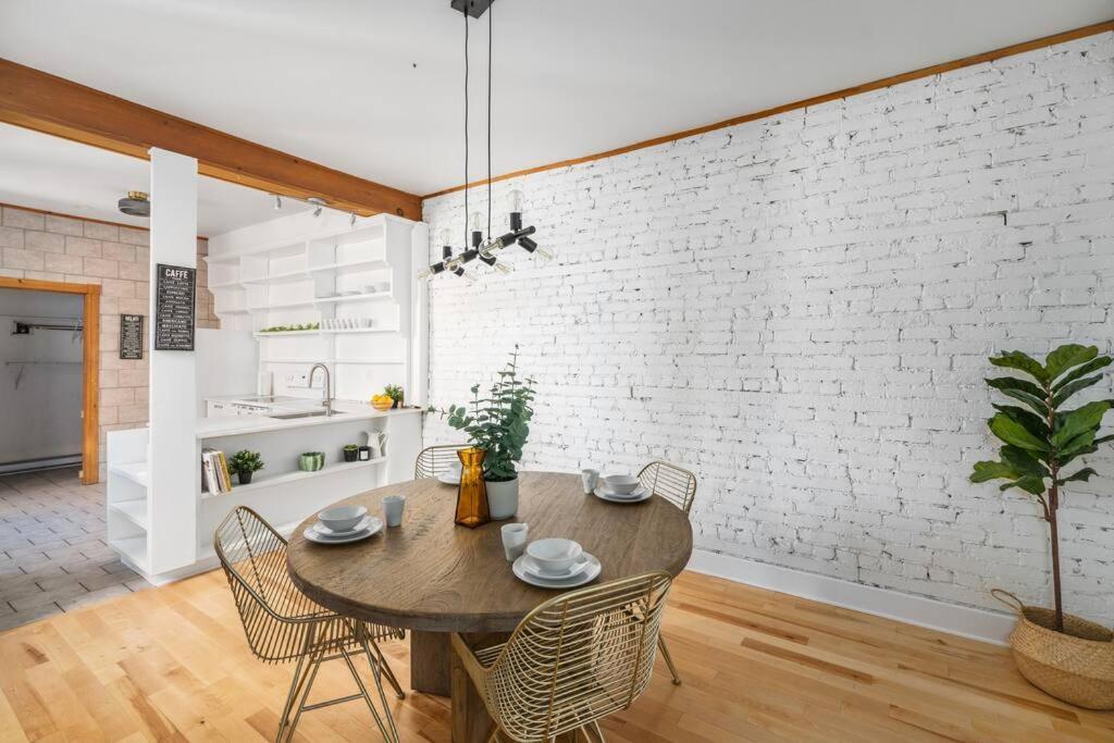 Chic Mile-End 3Br Getaway - Free Parking, Sleeps 8 Apartment Montreal Bagian luar foto