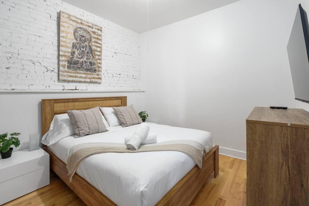 Chic Mile-End 3Br Getaway - Free Parking, Sleeps 8 Apartment Montreal Bagian luar foto