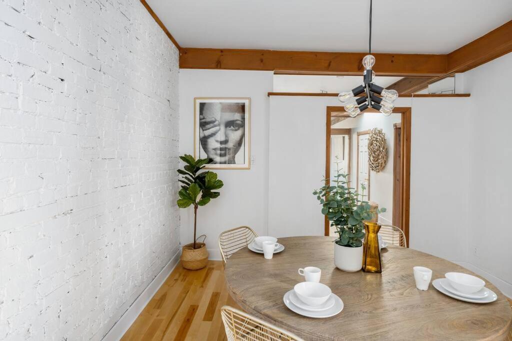 Chic Mile-End 3Br Getaway - Free Parking, Sleeps 8 Apartment Montreal Bagian luar foto