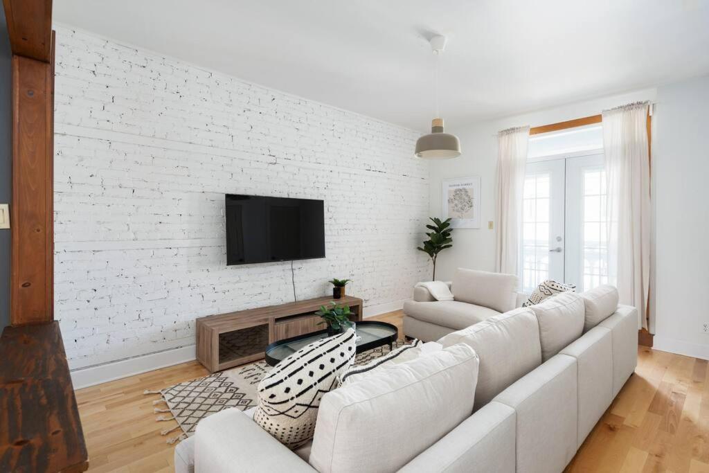 Chic Mile-End 3Br Getaway - Free Parking, Sleeps 8 Apartment Montreal Bagian luar foto